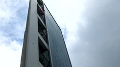 Những ngôi nhà “kì dị” trên đường Phạm Văn Đồng