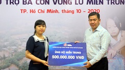 Đại học Công nghiệp TP.HCM trao 500 triệu đồng “Cùng Tuổi Trẻ cứu trợ bà con vùng lũ”