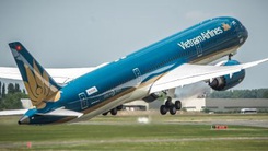 Video: Vietnam Airlines xin lỗi vì tiếp viên để lây nhiễm COVID-19 cho người khác