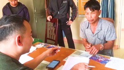 Video: Mâu thuẫn gia đình, cha đâm con tử vong