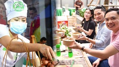 Video: Đến Landmark 81 thưởng thức những tô phở nóng hổi từ các ứng viên ‘Hoa hồi vàng’