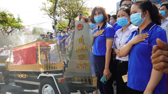 Video: Hàng ngàn người tiễn đưa nguyên Phó thủ tướng Trương Vĩnh Trọng về nơi an nghỉ