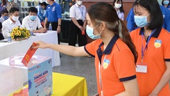 Video: Hàng ngàn sinh viên, giảng viên HUTECH 'Cùng Tuổi Trẻ góp vắc xin COVID-19'