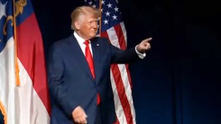 Video: Xuất hiện trên sân khấu, ông Trump nêu con số 10.000 tỉ USD yêu cầu Trung Quốc bồi thường
