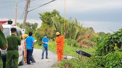 Video: Khám nghiệm vụ điện giật chết người, một cán bộ công an bị điện giật bất tỉnh