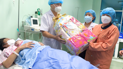 Video: Đón những công dân nhí đầu tiên năm 2022 tại TP.HCM trong vòng tay yêu thương