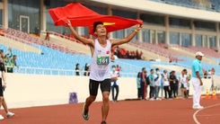 Video: Khoảnh khắc Hoàng Nguyên Thanh giành tấm HCV lịch sử cho marathon Việt Nam