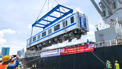 Video: Hai đoàn tàu cuối cùng thuộc tuyến metro số 1 đã về đến TP.HCM