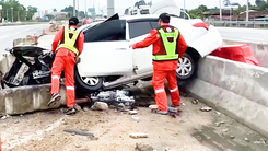 Video: Chuyện hi hữu, tài xế bị bỏ quên trên chiếc ô tô gặp nạn suốt 12 giờ ở đồn cảnh sát, khi phát hiện đã tử vong