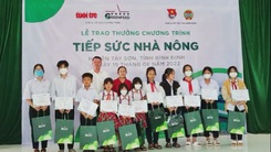 Tiếp sức nhà nông 2022: Trao thưởng cho con em nông dân học tập tốt