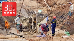 Bản tin 30s Nóng: Bé trai bị lọt vào lòng trụ bê tông sâu 35m, hơn 30 tiếng đã qua chưa cứu được bé