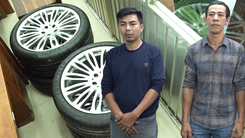 Video: Bắt tài xế lái xe Maybach của chủ đi tráo mâm, vỏ xe xịn giá hơn 140 triệu