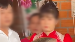 Thực hư chuyện cô dâu đòi đủ 3,3 cây vàng mới chịu ra làm lễ