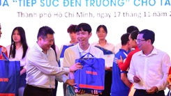 Trao học bổng cho sinh viên Đông Nam Bộ và tổng kết Tiếp sức đến trường 2024