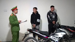 Tạm giữ hình sự 2 thanh niên lao xe máy vào tổ cảnh sát giao thông