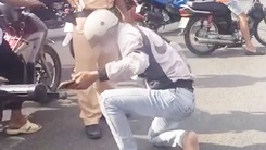 Thực hư video 'cảnh sát giao thông đạp người dân': Công an vẫn đang xác minh