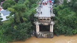 Phú Thọ thông tin vụ sập cầu bắc qua sông Hồng, đang tìm kiếm người mất tích
