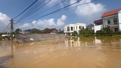 Hà Nội: Nước lũ vẫn ngập sâu ở xã Đa Phúc, nhiều nhà dân bị cô lập