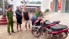 Được cho ăn nhậu còn dùng dao khống chế chủ nhà, cướp xe máy