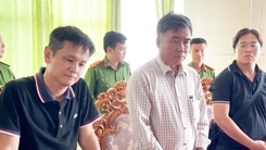 Tổng giám đốc công ty tại Vũng Tàu chỉ đạo nhân viên đổ chất thải lấp biển bị bắt