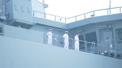 Cận cảnh tàu hậu cần lớn nhất của Hải quân New Zealand vừa cập cảng Nhà Rồng