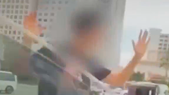 Người đàn ông Hàn Quốc hoảng loạn cầu cứu giữa đường phố Sihanoukville ở Campuchia