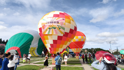 Hồ Xuân Hương Đà Lạt rực sắc khinh khí cầu, thu hút hàng nghìn du khách trải nghiệm