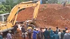 Nhà đang xây đổ sập vào nhà hàng xóm khiến 2 cha con thiệt mạng tại Đắk Lắk