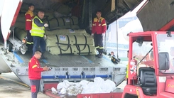 Chuyên cơ Nga chở hàng cứu trợ người dân vùng bão lụt đã đến Nội Bài