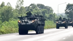 Thái Lan và Campuchia bắt đầu rút bệ phóng rocket, pháo, xe tăng khỏi khu vực biên giới