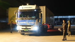 Xe container không người lái đầu tiên chở hàng từ Trung Quốc vào Việt Nam ra sao?