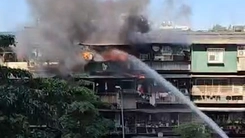 Cháy khu vực chuồng cọp của căn hộ tập thể ở Hà Nội