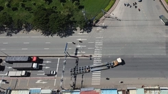 Tài xế lúng túng, chuyển làn gây ùn ứ tại các nút giao trên quốc lộ 51