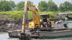 Sạt lở bủa vây, người nuôi tôm ven biển Cà Mau khổ sở vì cáp ngầm điện gió làm dang dở?