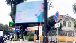 Bảng quảng cáo bủa vây, di tích lịch sử Viện Pasteur TP.HCM 134 năm tuổi 'kêu cứu'