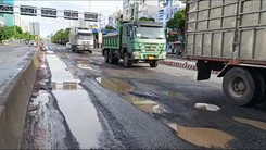 Cận cảnh tuyến đường huyết mạch ở Đà Nẵng chi chít ổ voi, ổ gà