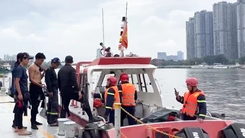 Phát hiện thi thể nam giới trên sông Sài Gòn, nghi là tài xế taxi dùng dao tự sát thương