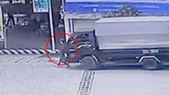 Bắt tạm giam thanh niên lái xe tải tông chết cha vợ cũ