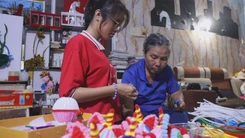 Mẹ ung thư, con gái nghỉ học 2 năm kiếm tiền, vẫn đỗ đại học bằng nghị lực phi thường