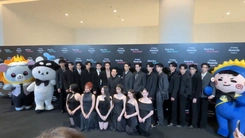 TikTok Awards Thailand 2025 gây tranh cãi vì các nghệ sĩ nữ phải quỳ trước CEO và nghệ sĩ nam