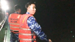 Cảnh sát biển tìm kiếm ngư dân mất tích trong vụ chìm tàu cá trên vùng biển Hà Tĩnh