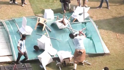 Hỗn loạn trong buổi mở đầu chuyến du đấu của Messi tại Ấn Độ