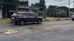 Ổ gà dày đặc trên đường tránh Tây Buôn Ma Thuột, tai nạn rình rập người đi đường