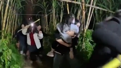 Độc lạ Trung Quốc: Du khách trả tiền để được… trộm mía