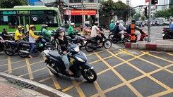TP.HCM nghiên cứu nhân rộng kẻ vạch mắt võng để xe rẽ phải liên tục