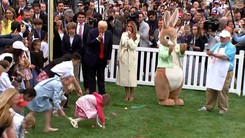 Ông Trump và phu nhân thổi còi khởi đầu cuộc thi lăn trứng Phục sinh tại Nhà trắng
