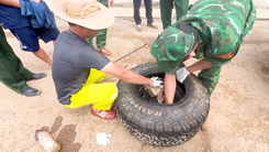 Bắt quả tang người đàn ông chở 38 bánh ma túy trên ô tô từ Lào về Việt Nam