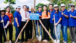 Kiều bào từ TP.HCM hưởng ứng 'Tết trồng cây đời đời nhớ ơn Bác Hồ'