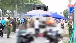 Đôi nam nữ tử vong dưới bánh xe tải trước chợ đầu mối Thủ Đức