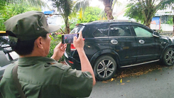 Vụ ô tô đậu suốt 2 năm bên đường ở quận 7: Chủ về quê, đã nhờ người dời xe